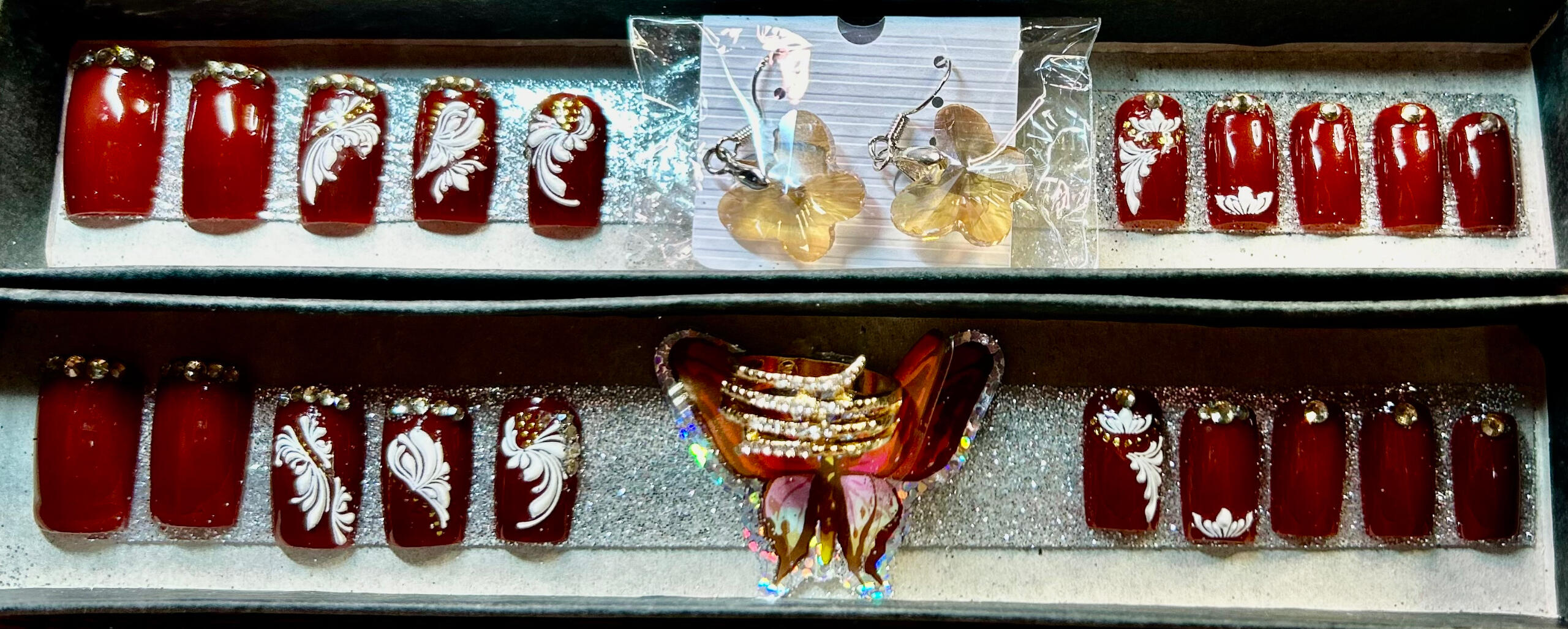 Burgundy &amp; Cream Square Medium Set